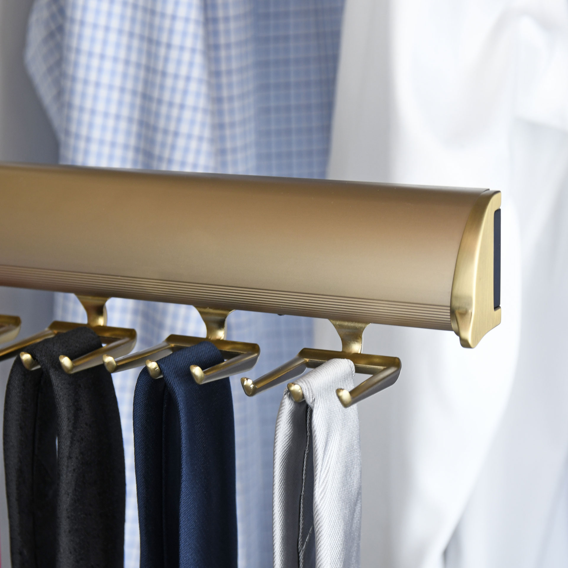TAG full-extension tie rack